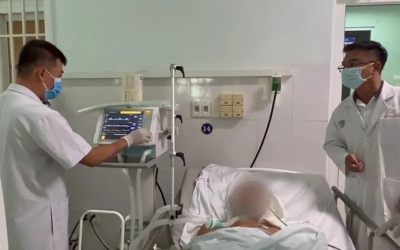 Chất Botulinum trong cá chép muối ủ chua gây ra vụ ngộ độc tập thể nguy hiểm thế nào? - Ảnh 1. Chất Botulinum trong cá chép muối ủ chua gây ra vụ ngộ độc tập thể nguy hiểm thế nào? - Ảnh 1.