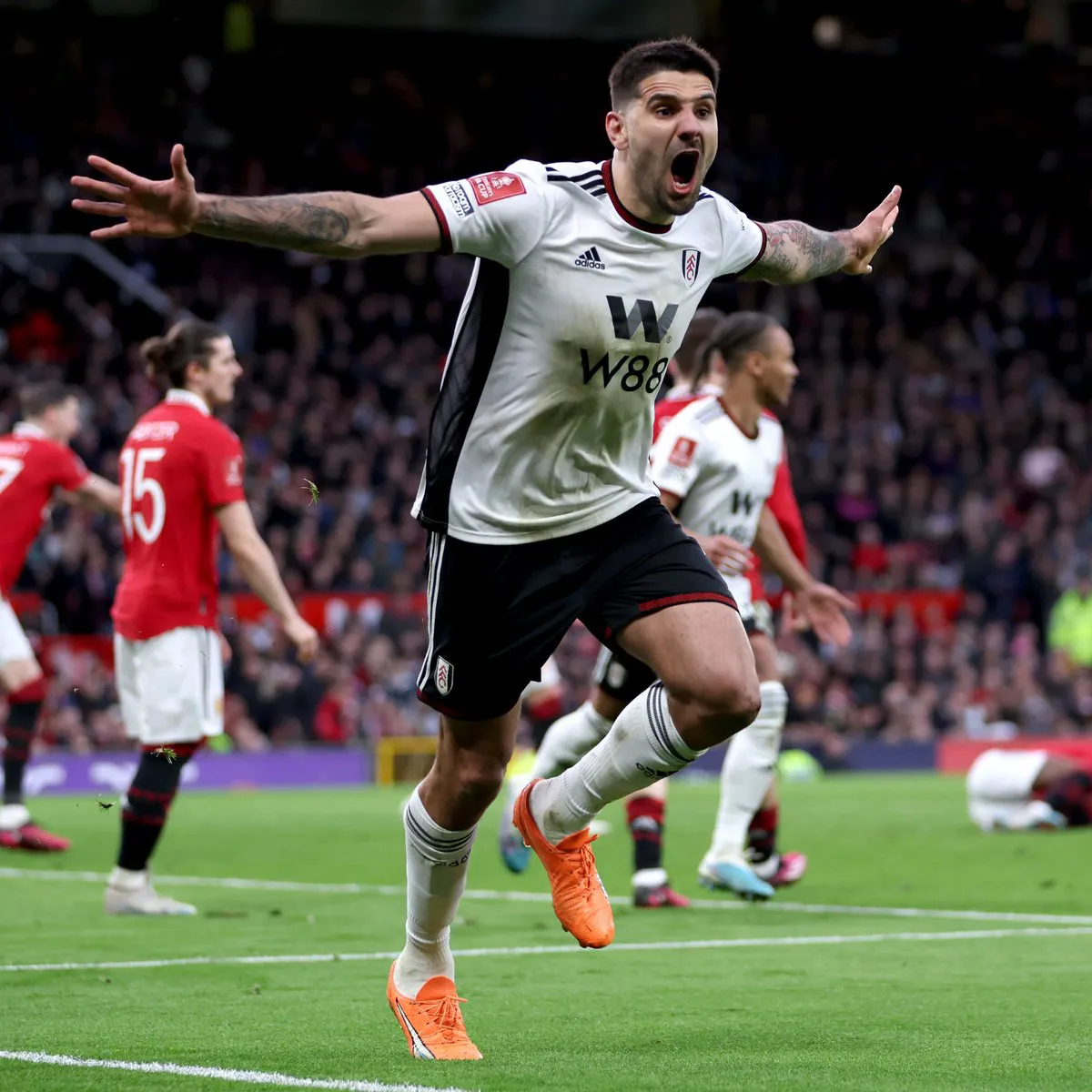 Ngược dòng kịch tính trước Fulham, Man Utd tiến vào bán kết FA Cup   - Ảnh 1.