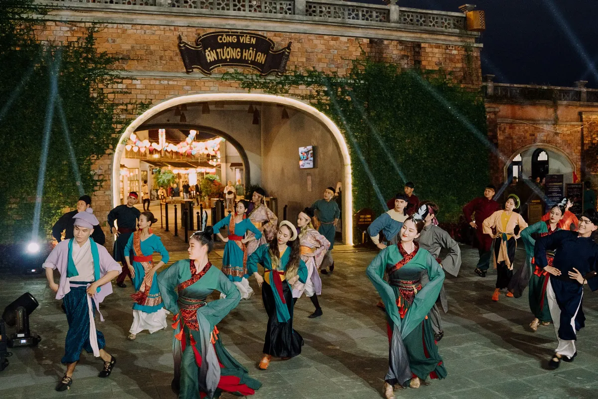 Nh&igrave;n lại những h&igrave;nh ảnh ấn tượng trong sinh nhật 5 năm của đảo K&yacute; Ức Hội An - Ảnh 2.