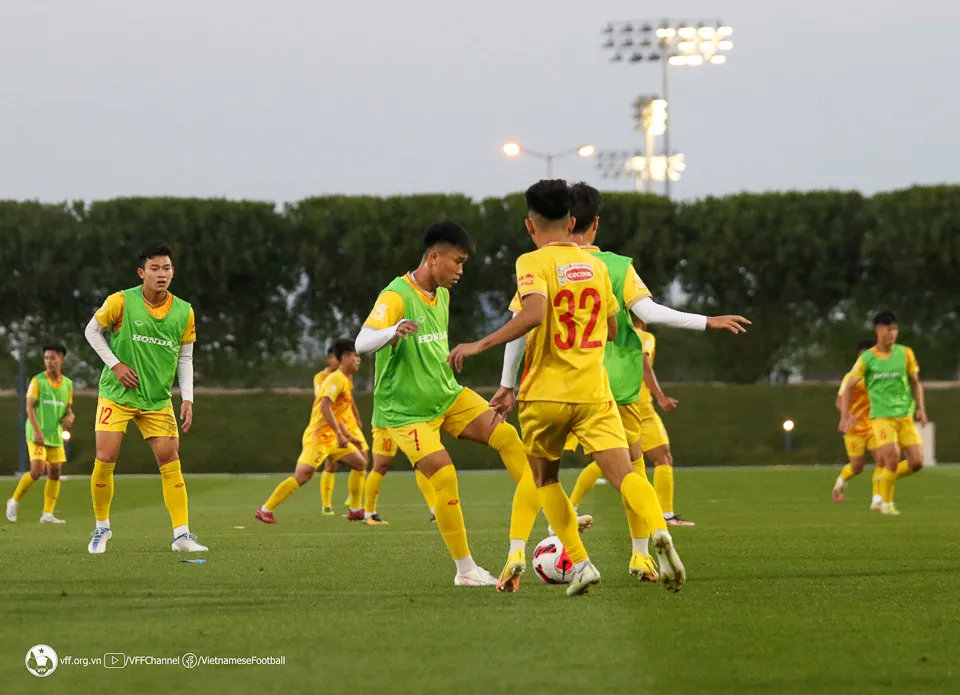 Thầy trò HLV Philippe Troussier tích cực chuẩn bị cho trận ra quân gặp U23 Iraq - Ảnh 4. Thầy trò HLV Philippe Troussier tích cực chuẩn bị cho trận ra quân gặp U23 Iraq - Ảnh 4.