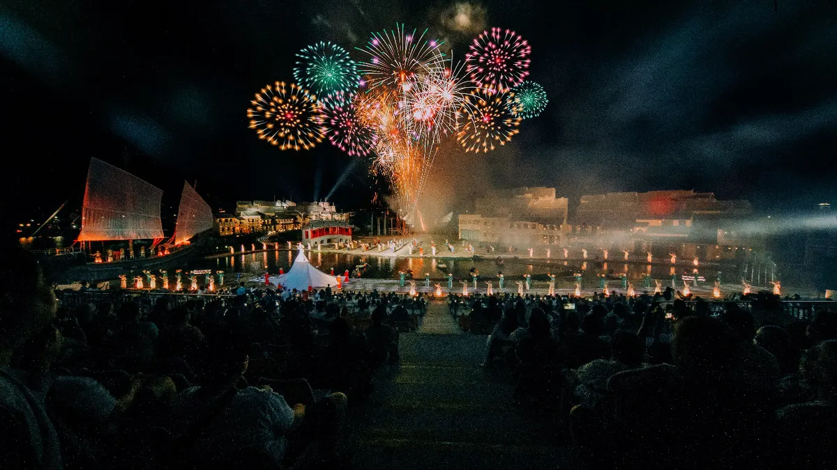 Nh&igrave;n lại những h&igrave;nh ảnh ấn tượng trong sinh nhật 5 năm của đảo K&yacute; Ức Hội An - Ảnh 9.