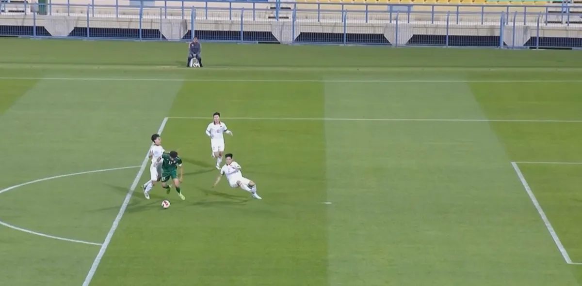 U23 Việt Nam thua U23 Iraq trận ra mắt HLV Troussier - Ảnh 3. U23 Việt Nam thua U23 Iraq trận ra mắt HLV Troussier - Ảnh 3.