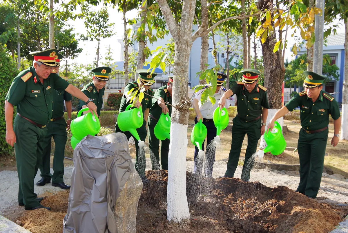 Bộ Quốc phòng kiểm tra công tác phổ biến giáo dục pháp luật, xử lý vi phạm hành chính - Ảnh 6.