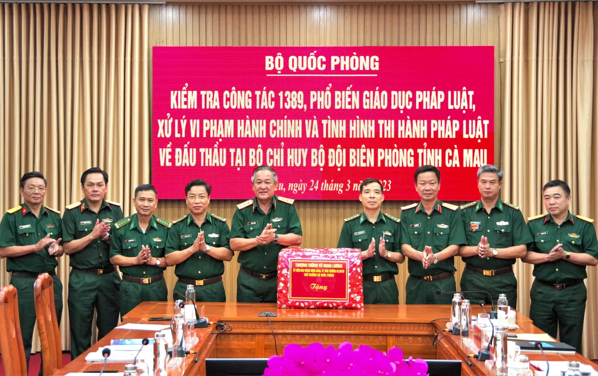 Bộ Quốc phòng kiểm tra công tác phổ biến giáo dục pháp luật, xử lý vi phạm hành chính - Ảnh 5.