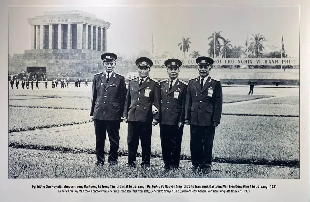 Triển lãm về Đại tướng Chu Huy Mân: Vị tướng hai mạnh, đức độ, đa tài - Ảnh 1.