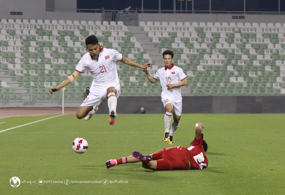 HLV Philippe Troussier: U23 Việt Nam đã thể hiện được nền tảng tốt để từng bước cải thiện - Ảnh 3. HLV Philippe Troussier: U23 Việt Nam đã thể hiện được nền tảng tốt để từng bước cải thiện - Ảnh 3.