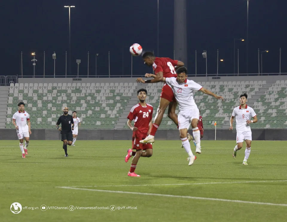 HLV Philippe Troussier: U23 Việt Nam đã thể hiện được nền tảng tốt để từng bước cải thiện - Ảnh 2. HLV Philippe Troussier: U23 Việt Nam đã thể hiện được nền tảng tốt để từng bước cải thiện - Ảnh 2.