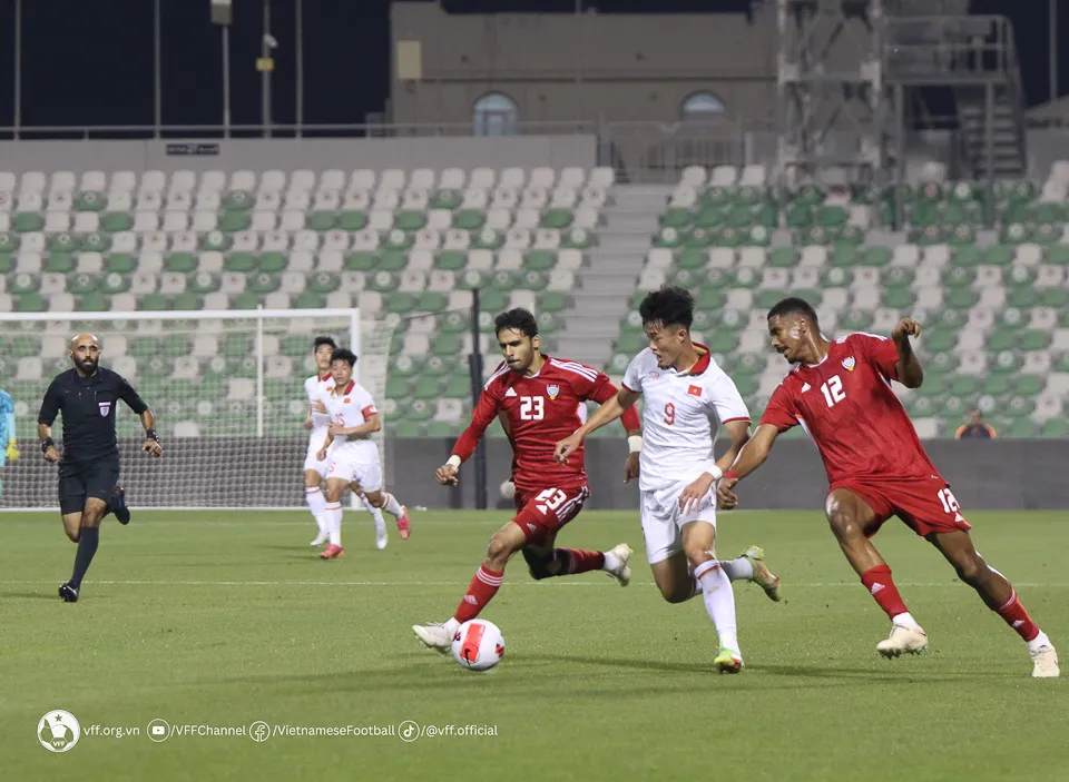 HLV Philippe Troussier: U23 Việt Nam đã thể hiện được nền tảng tốt để từng bước cải thiện - Ảnh 1. HLV Philippe Troussier: U23 Việt Nam đã thể hiện được nền tảng tốt để từng bước cải thiện - Ảnh 1.