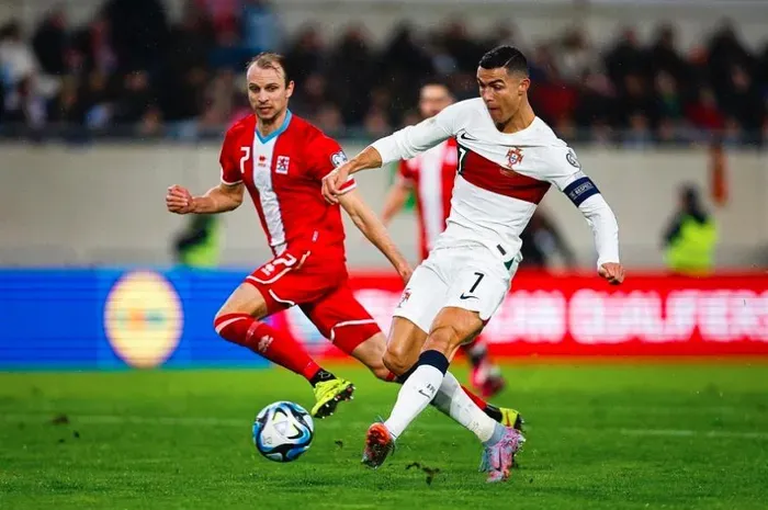 Vòng loại EURO 2024 | Ronaldo lập cú đúp, Bồ Đào Nha thắng đậm Luxembourg - Ảnh 1. Vòng loại EURO 2024 | Ronaldo lập cú đúp, Bồ Đào Nha thắng đậm Luxembourg - Ảnh 1.