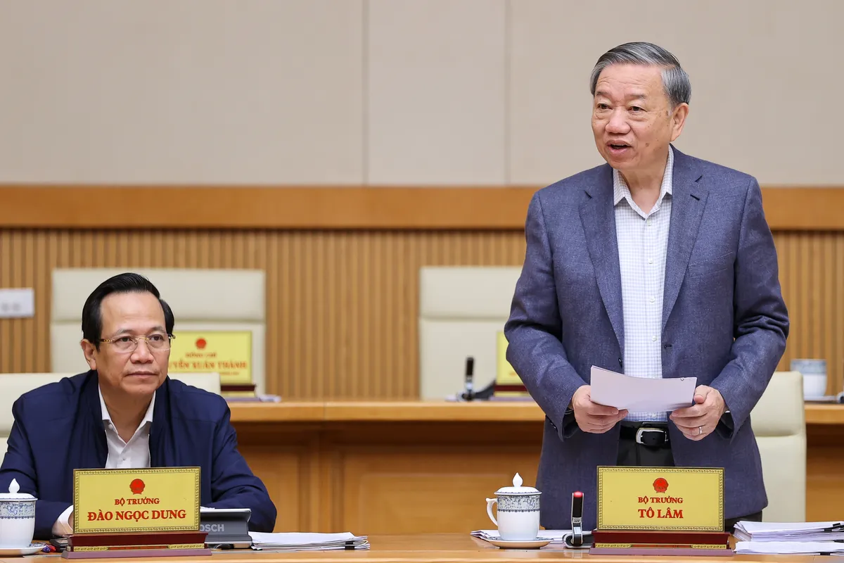 Thủ tướng: B&aacute;m s&aacute;t thực tiễn, th&aacute;o gỡ điểm nghẽn để ho&agrave;n th&agrave;nh c&aacute;c mục ti&ecirc;u Đại hội XIII - Ảnh 4.