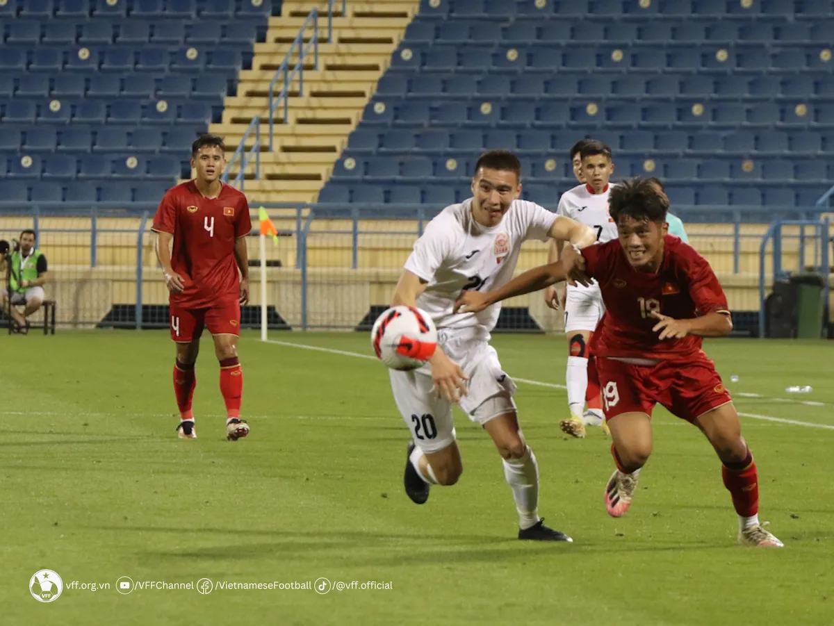 U23 Việt Nam thua U23 Kyrgyzstan sau loạt luân lưu 11m - Ảnh 3. U23 Việt Nam thua U23 Kyrgyzstan sau loạt luân lưu 11m - Ảnh 3.