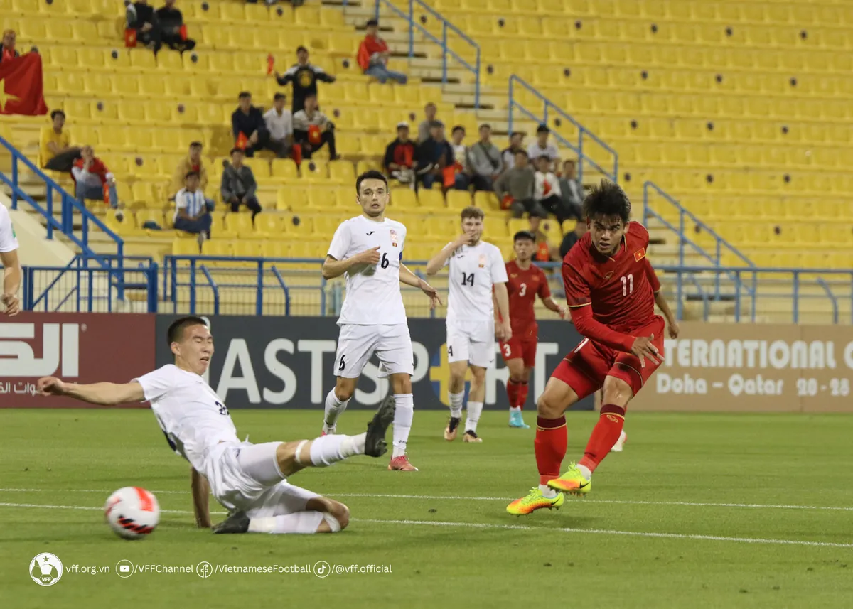 U23 Việt Nam thua U23 Kyrgyzstan sau loạt luân lưu 11m - Ảnh 2. U23 Việt Nam thua U23 Kyrgyzstan sau loạt luân lưu 11m - Ảnh 2.