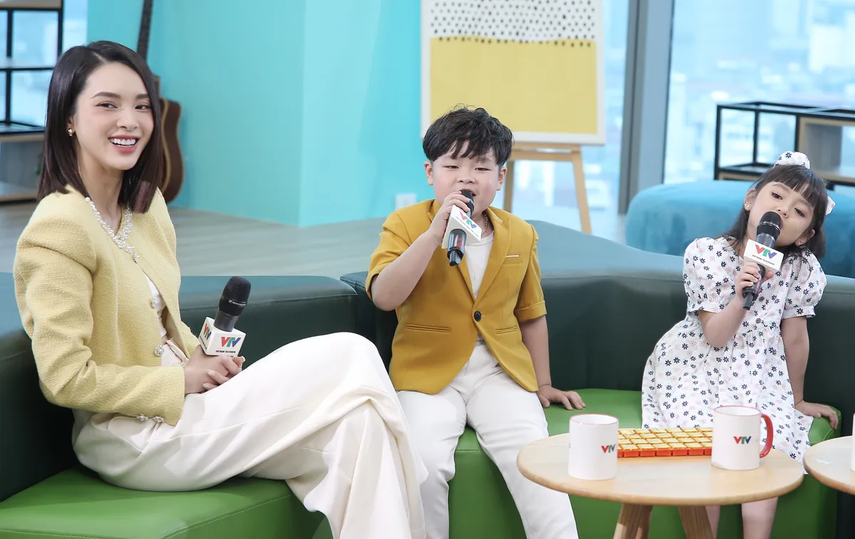MC Sơn Lâm đau đầu với độ quậy của bộ đôi Voi - Happi Đừng làm mẹ cáu - Ảnh 1.