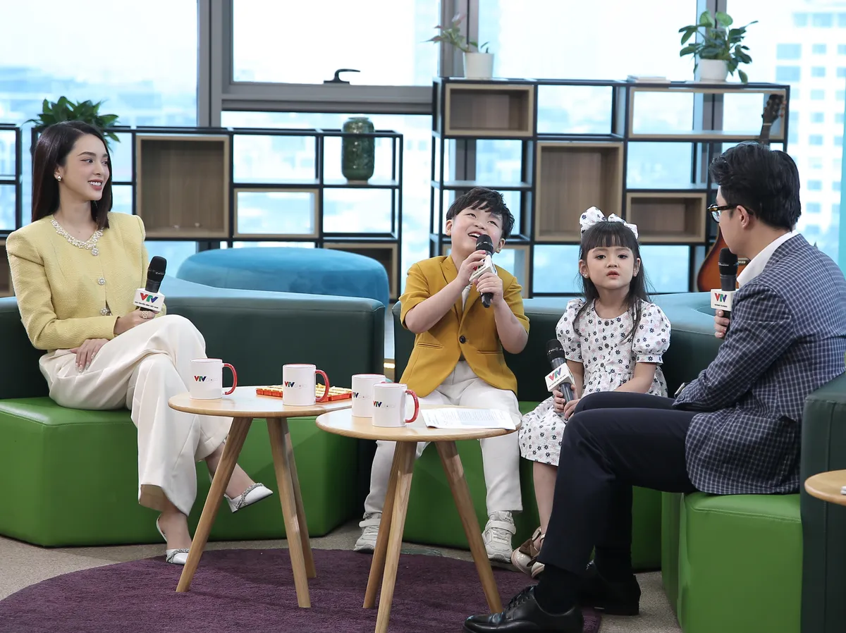 MC Sơn Lâm đau đầu với độ quậy của bộ đôi Voi - Happi Đừng làm mẹ cáu - Ảnh 9.