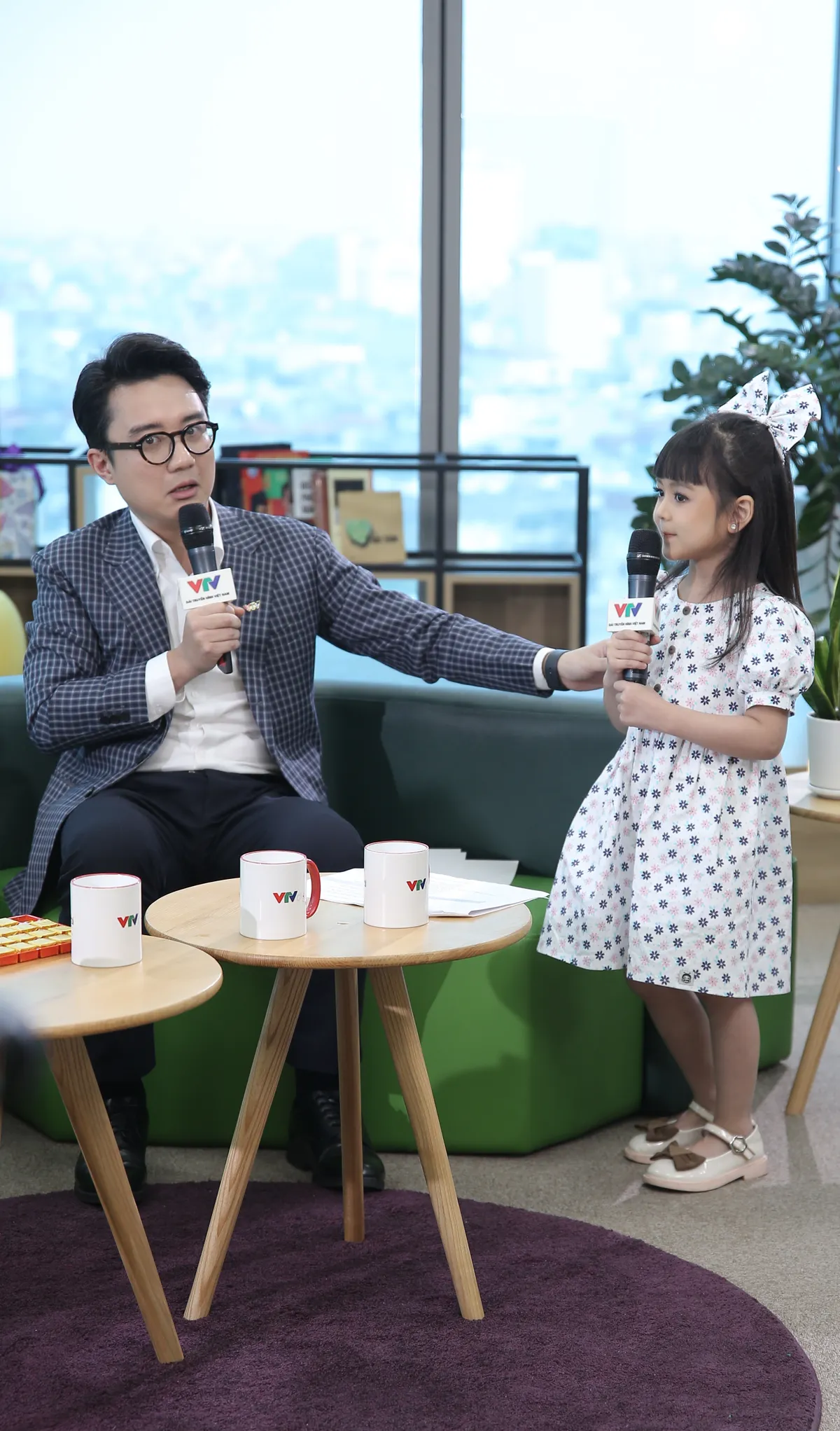 MC Sơn Lâm đau đầu với độ quậy của bộ đôi Voi - Happi Đừng làm mẹ cáu - Ảnh 16.