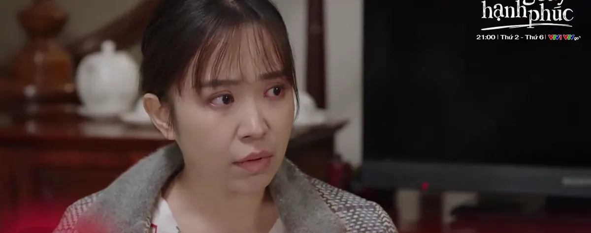 Dưới b&oacute;ng c&acirc;y hạnh ph&uacute;c - Tập 28: &Ocirc;ng C&ocirc;ng đưa sổ đỏ cho Son giữ - Ảnh 2.