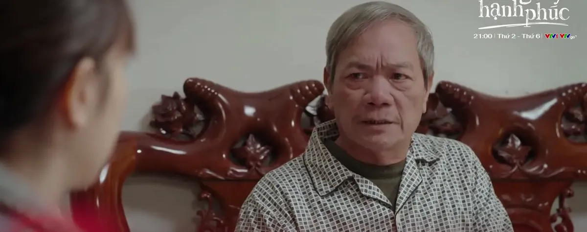 Dưới b&oacute;ng c&acirc;y hạnh ph&uacute;c - Tập 28: &Ocirc;ng C&ocirc;ng đưa sổ đỏ cho Son giữ - Ảnh 1.