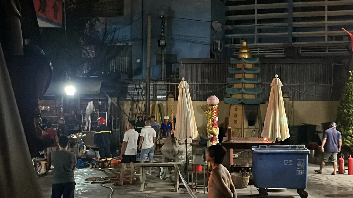 Cháy trong khuôn viên Miếu bà Thiên Hậu ở Bình Dương - Ảnh 3.