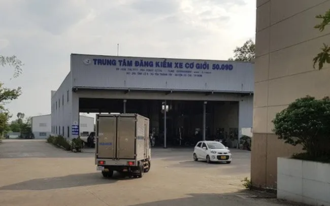 Nhận hối lộ, 3 lãnh đạo và thuộc cấp Trung tâm Đăng kiểm 50-09D bị bắt - Ảnh 1.