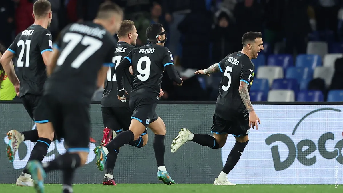 Napoli bất ngờ thất bại trước Lazio trên sân nhà, đứt mạch 25 trận bất bại - Ảnh 1. Napoli bất ngờ thất bại trước Lazio trên sân nhà, đứt mạch 25 trận bất bại - Ảnh 1.