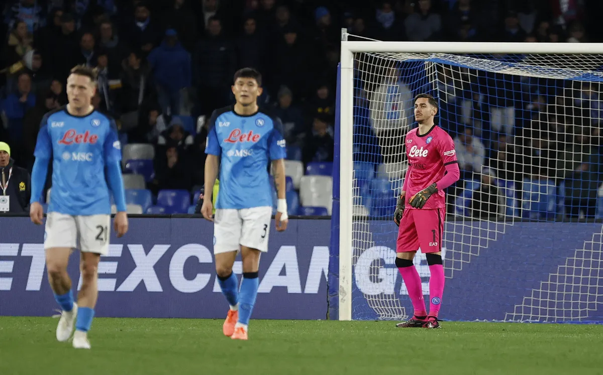 Napoli bất ngờ thất bại trước Lazio trên sân nhà, đứt mạch 25 trận bất bại - Ảnh 2. Napoli bất ngờ thất bại trước Lazio trên sân nhà, đứt mạch 25 trận bất bại - Ảnh 2.