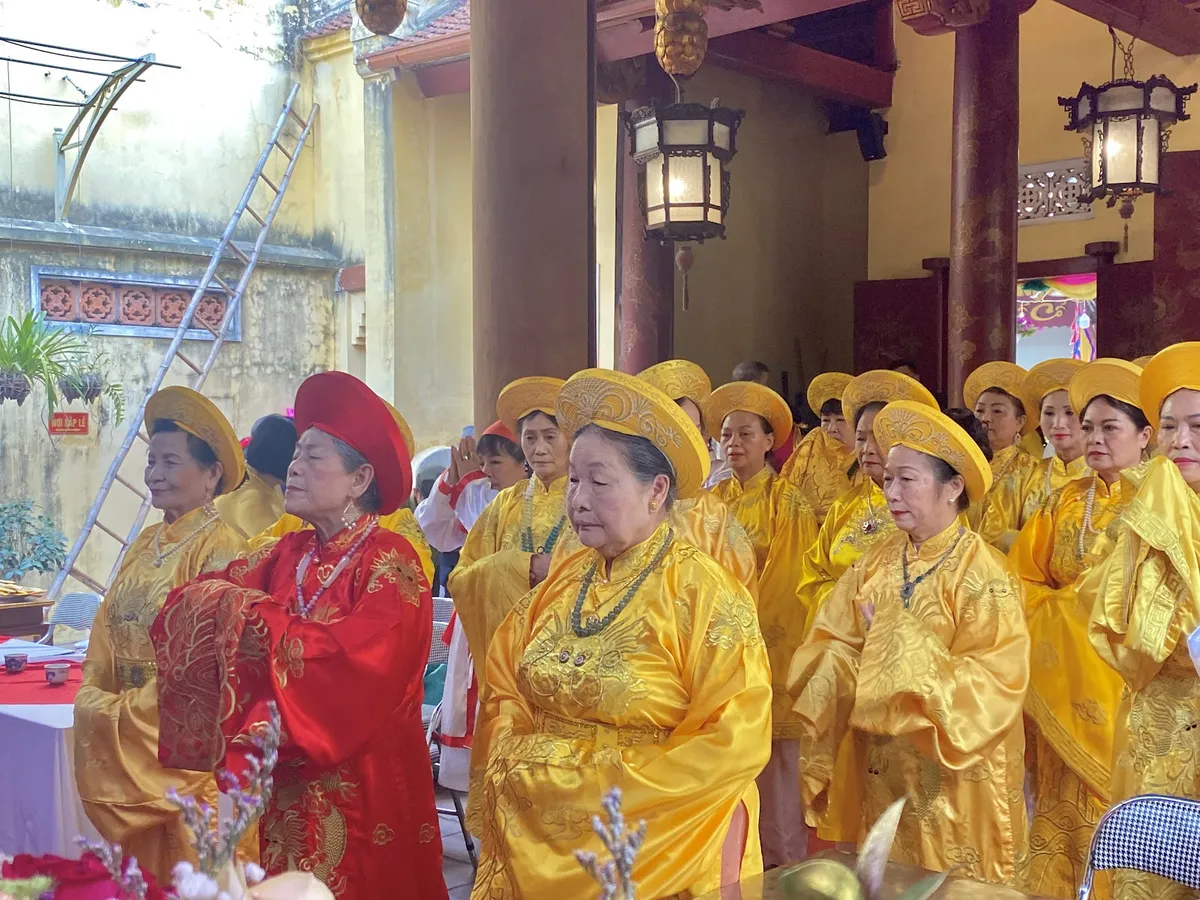 Khai hội đền Bạch M&atilde; ở phố cổ H&agrave; Nội: N&eacute;t đẹp văn h&oacute;a truyền thống đậm đ&agrave; bản sắc d&acirc;n tộc - Ảnh 8.