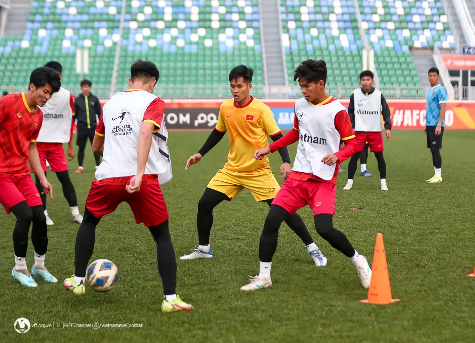 ĐT U20 Việt Nam tập hồi phục, tích cực chuẩn bị cho trận kế tiếp gặp U20 Iran - Ảnh 11. ĐT U20 Việt Nam tập hồi phục, tích cực chuẩn bị cho trận kế tiếp gặp U20 Iran - Ảnh 11.