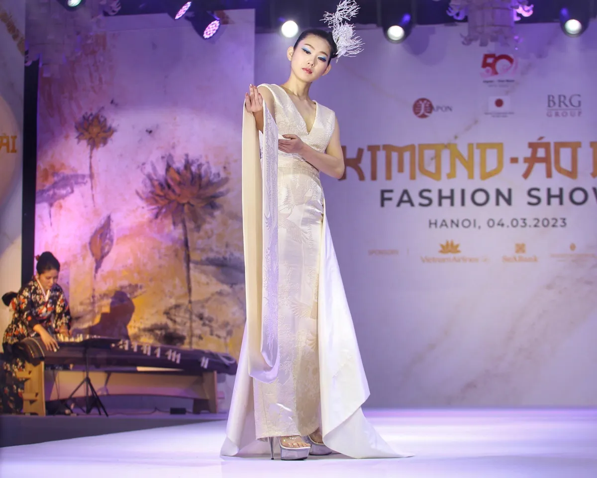 Độc đáo show diễn thời trang kết hợp kimono và áo dài - Ảnh 5.