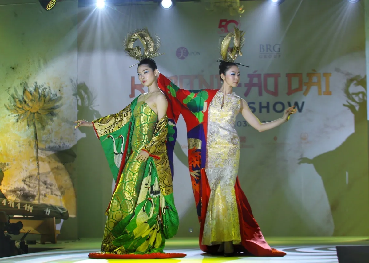 Độc đáo show diễn thời trang kết hợp kimono và áo dài - Ảnh 8.