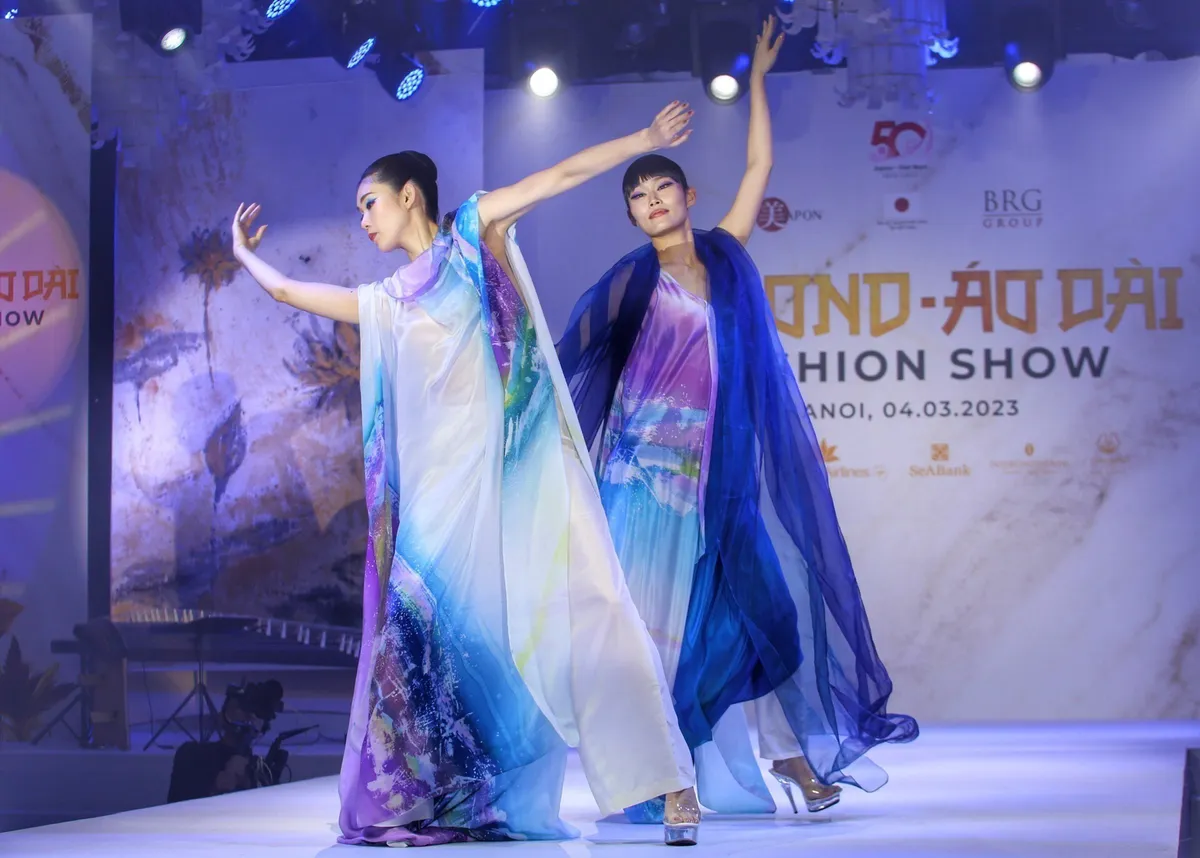 Độc đáo show diễn thời trang kết hợp kimono và áo dài - Ảnh 9.