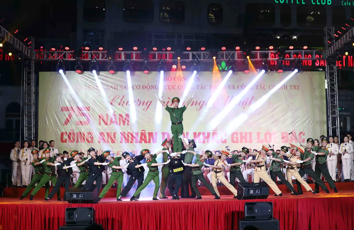 Chương tr&igrave;nh nghệ thuật 75 năm C&ocirc;ng an nh&acirc;n d&acirc;n khắc ghi lời B&aacute;c - Ảnh 3.