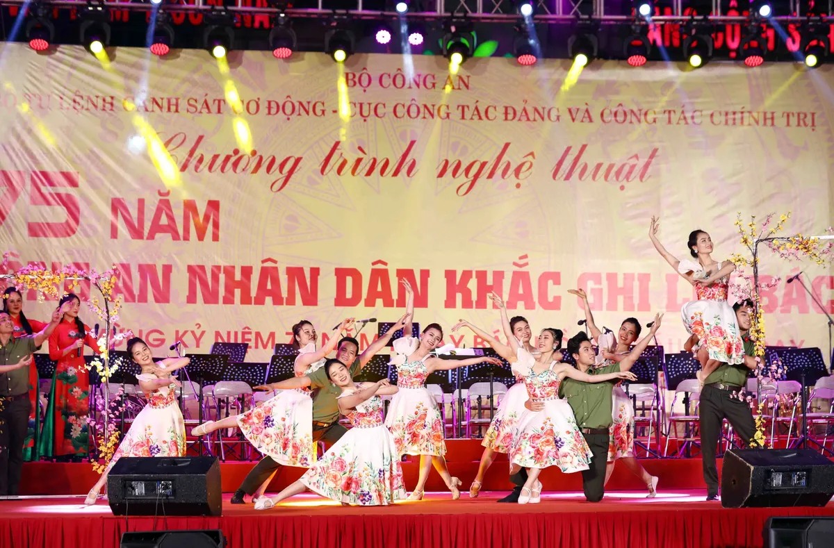 Chương tr&igrave;nh nghệ thuật 75 năm C&ocirc;ng an nh&acirc;n d&acirc;n khắc ghi lời B&aacute;c - Ảnh 4.