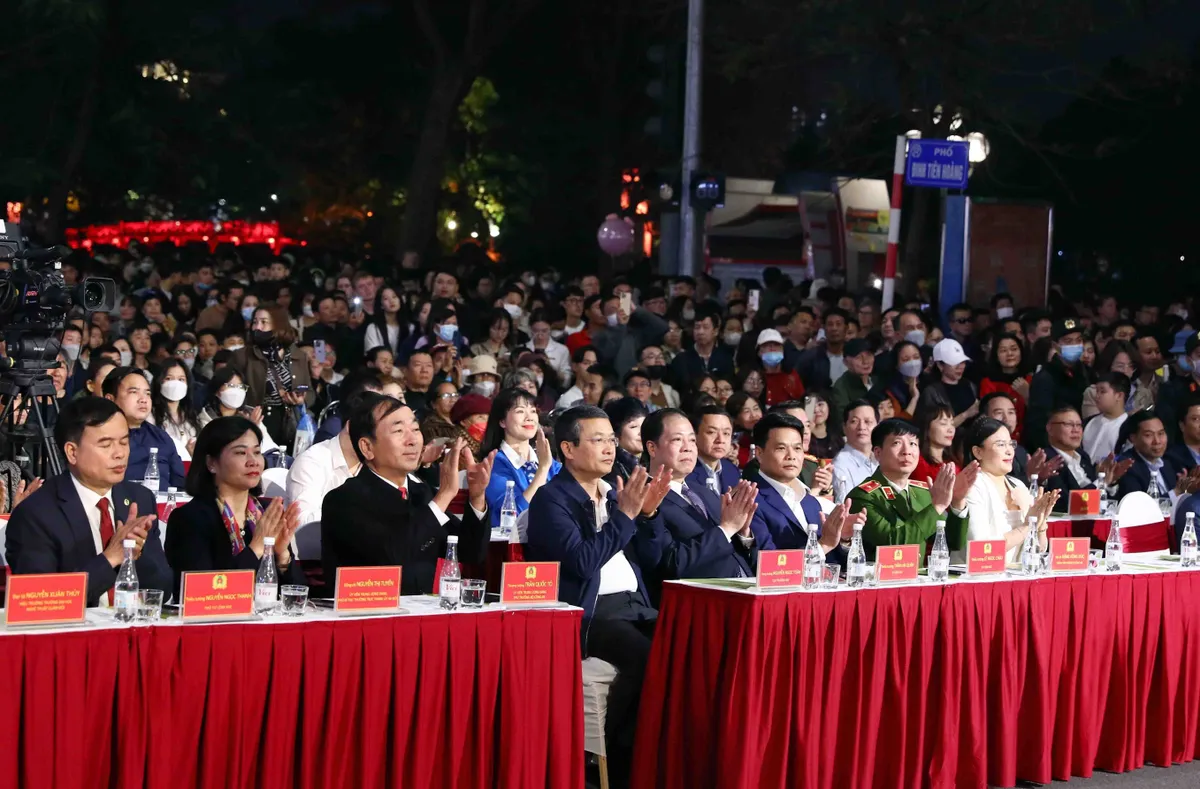 Chương tr&igrave;nh nghệ thuật 75 năm C&ocirc;ng an nh&acirc;n d&acirc;n khắc ghi lời B&aacute;c - Ảnh 1.