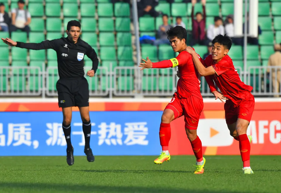 HLV Hoàng Anh Tuấn: “Các cầu thủ U20 Việt Nam rất có tiềm năng” - Ảnh 2. HLV Hoàng Anh Tuấn: “Các cầu thủ U20 Việt Nam rất có tiềm năng” - Ảnh 2.