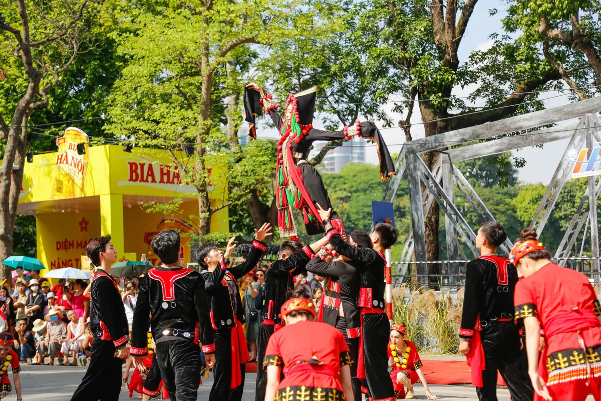 Hơn 1.500 người tham gia diễu hành tại Carnaval mùa thu Hà Nội - Ảnh 14.