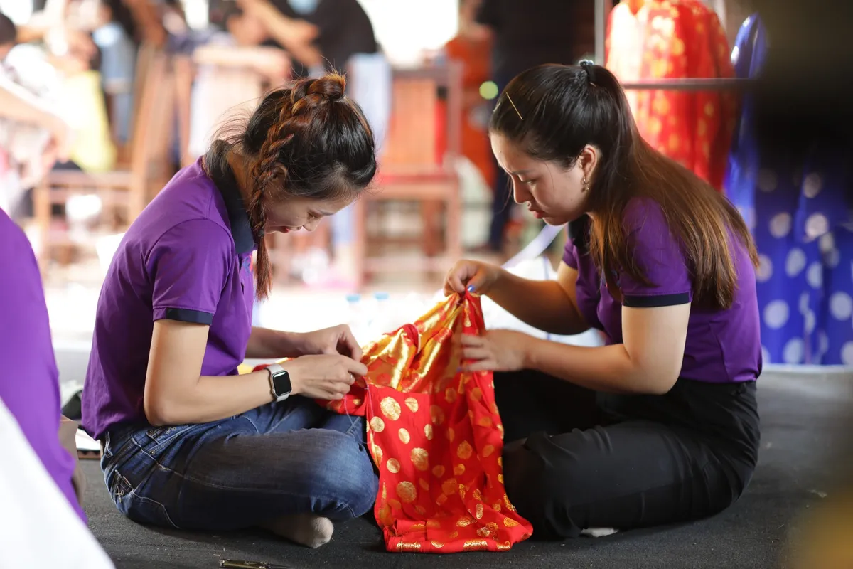 Câu lạc bộ chụp hơn 1.000 bộ ảnh cưới cho các cặp đôi có hoàn cảnh khó khăn - Ảnh 6.