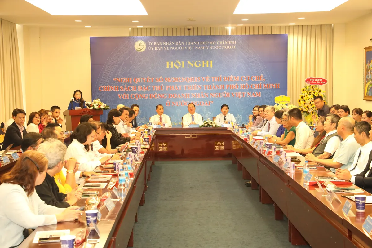 Nghị quyết 98 cơ hội cho kiều bào đầu tư vào công nghệ, đô thị xanh - Ảnh 1.
