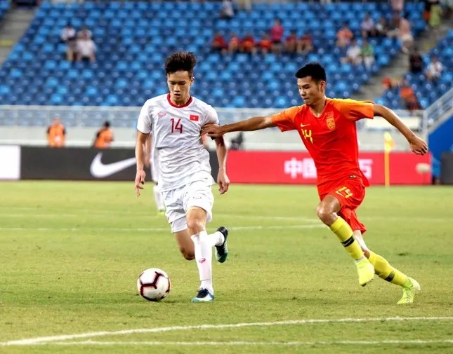Giao hữu | ĐT Trung Quốc - ĐT Việt Nam, 18h35 ngày 10/10: Chờ đợi những bất ngờ - Ảnh 1. Giao hữu | ĐT Trung Quốc - ĐT Việt Nam, 18h35 ngày 10/10: Chờ đợi những bất ngờ - Ảnh 1.