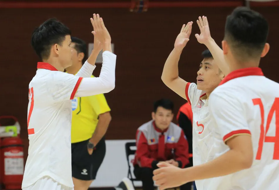 Thắng đậm Nepal 5-0, đội tuyển Việt Nam sớm đoạt vé tham dự VCK giải futsal châu Á 2024 - Ảnh 1. Thắng đậm Nepal 5-0, đội tuyển Việt Nam sớm đoạt vé tham dự VCK giải futsal châu Á 2024 - Ảnh 1.