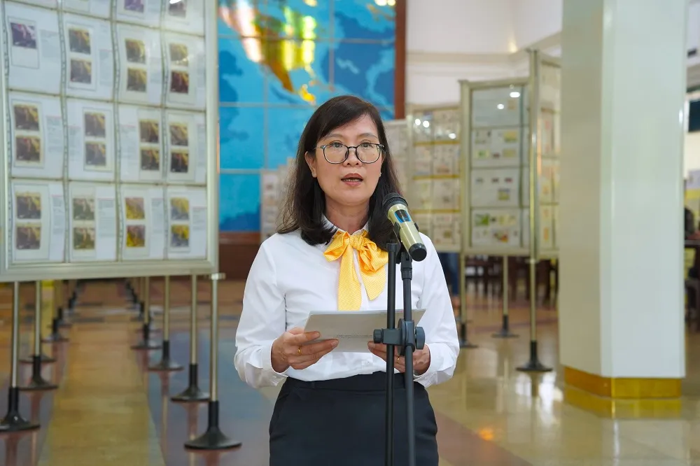 Khai mạc Trưng bày triển lãm tem Bưu chính Hà Nội 2023 - Ảnh 2.