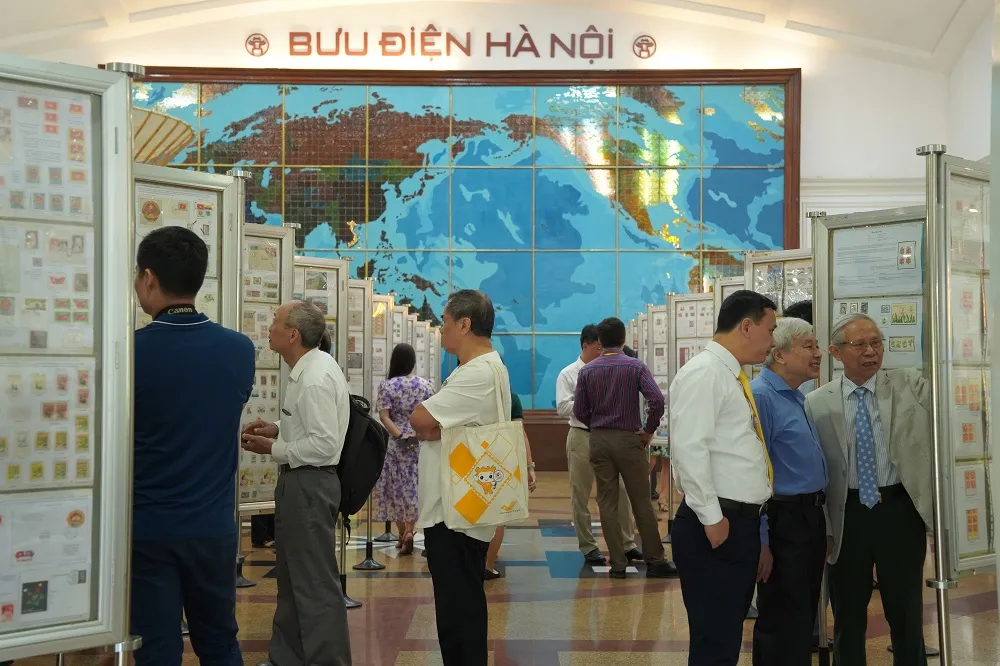 Khai mạc Trưng bày triển lãm tem Bưu chính Hà Nội 2023 - Ảnh 1.