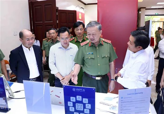 Người dân, doanh nghiệp là trung tâm phục vụ của chuyển đổi số - Ảnh 1.