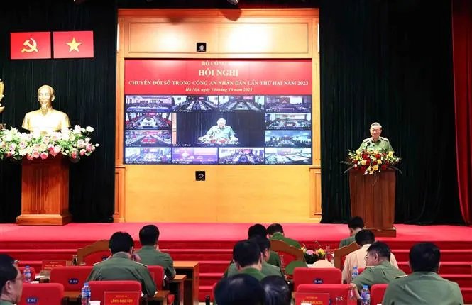 Người dân, doanh nghiệp là trung tâm phục vụ của chuyển đổi số - Ảnh 2.