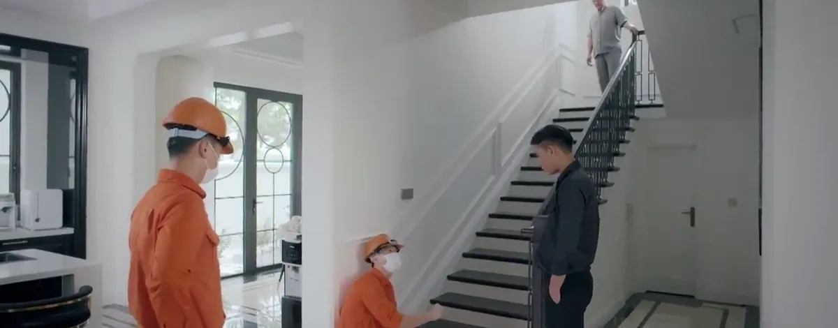 Biệt dược đen - Tập 18: Tuấn cải trang l&agrave;m thợ điện bị &ocirc;ng Ho&agrave;ng nghi ngờ - Ảnh 4.