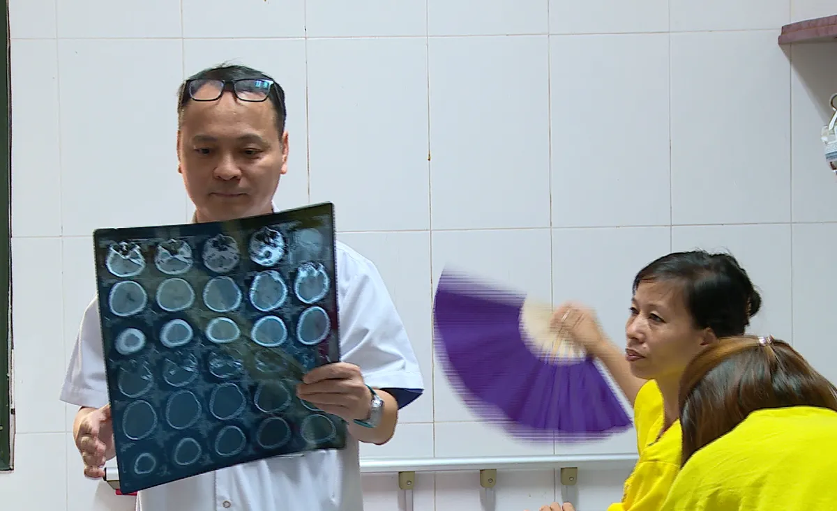 Nhiều ca chấn thương sọ não do không đội mũ bảo hiểm - Ảnh 1. Nhiều ca chấn thương sọ não do không đội mũ bảo hiểm - Ảnh 1.