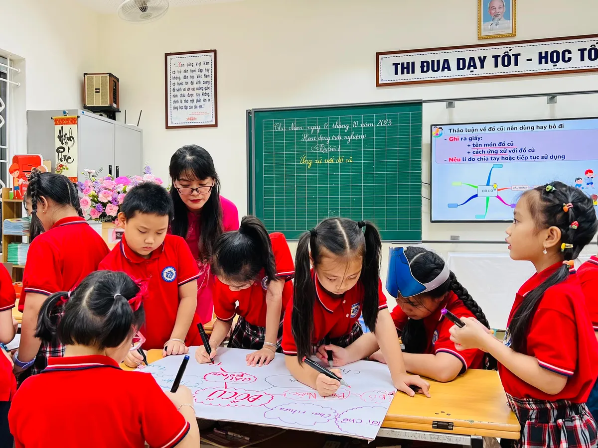 Tăng cường hoạt động trải nghiệm trong qu&aacute; tr&igrave;nh giảng dạy với học sinh cấp tiểu học - Ảnh 3.