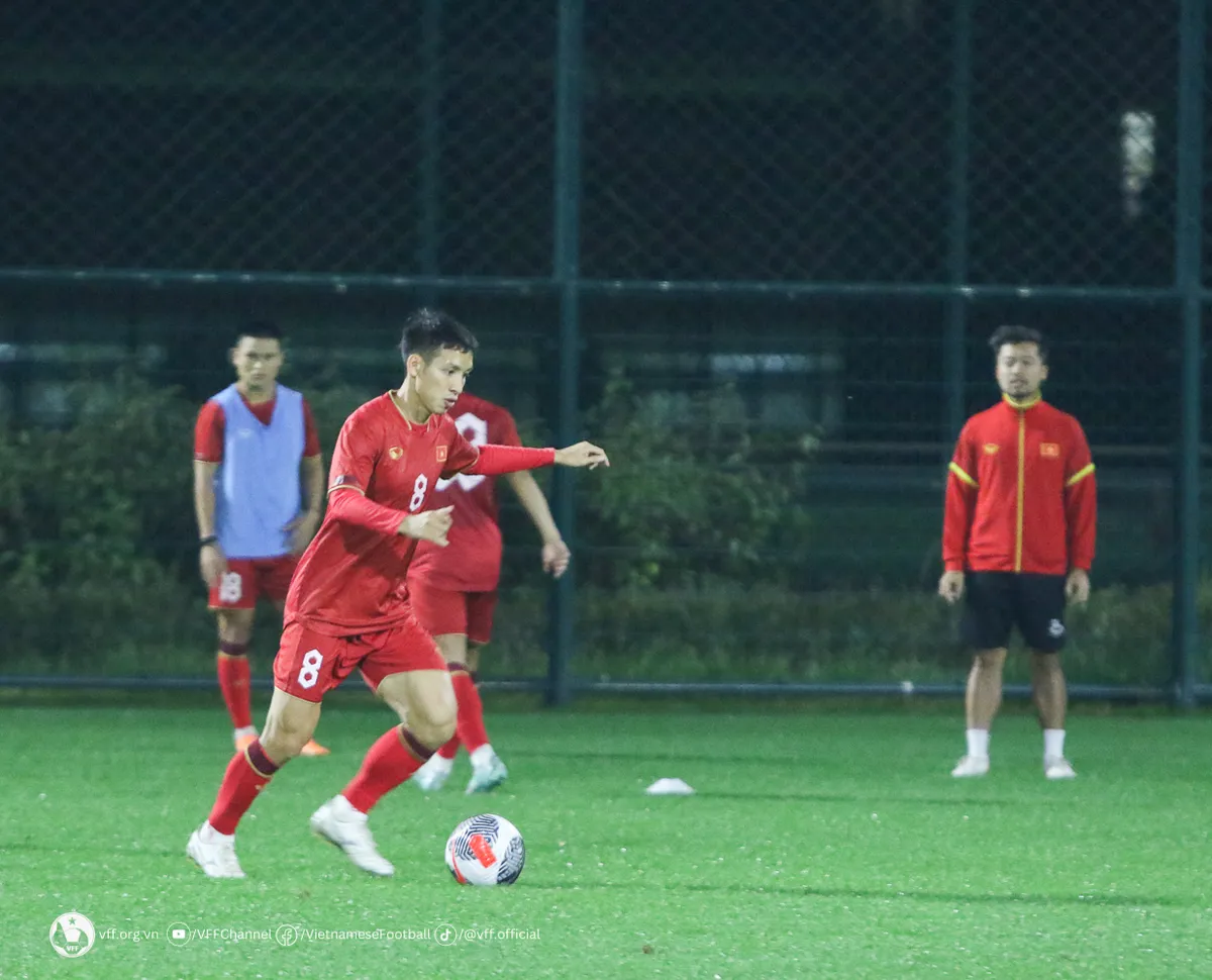 “Các trận đấu với Trung Quốc, Uzbekistan và Hàn Quốc sẽ giúp ĐT Việt Nam hoàn thiện hơn nữa về lối chơi!” - Ảnh 3. “Các trận đấu với Trung Quốc, Uzbekistan và Hàn Quốc sẽ giúp ĐT Việt Nam hoàn thiện hơn nữa về lối chơi!” - Ảnh 3.