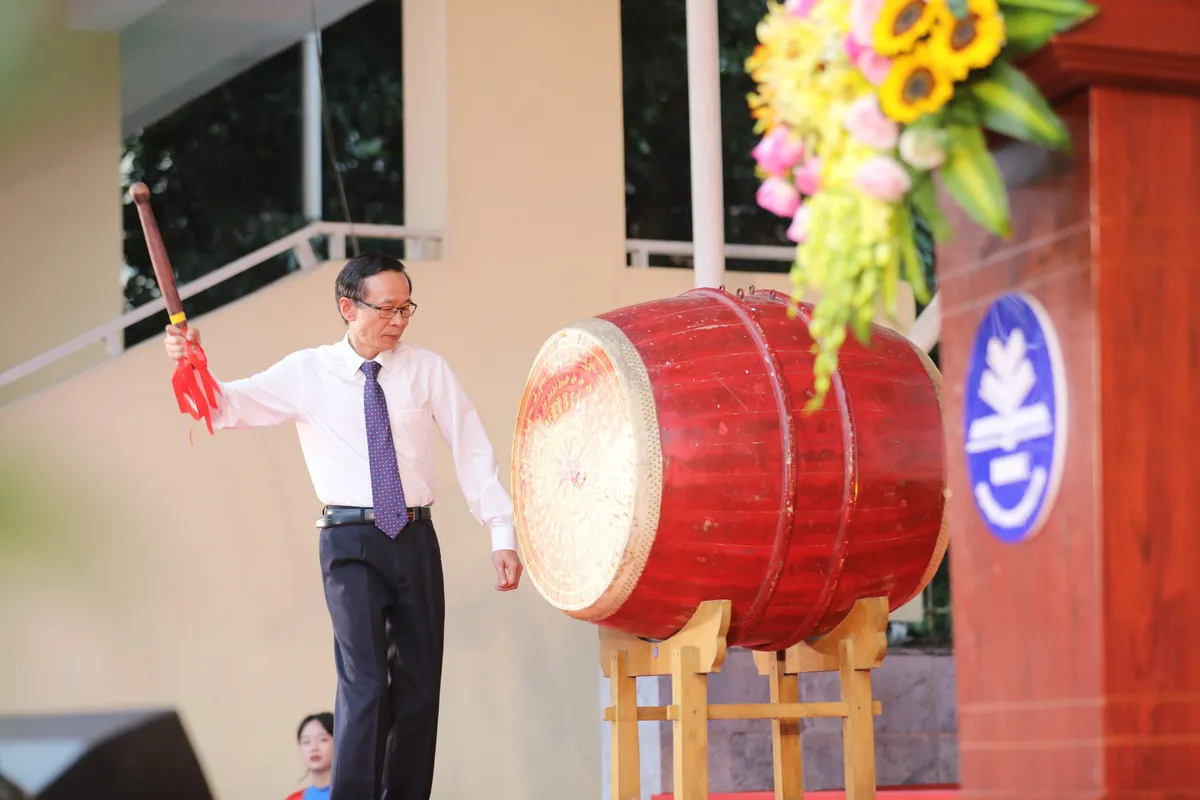 Hiệu trưởng Đại học Sư phạm nhắn nhủ sinh viên đừng đánh mất niềm tin - Ảnh 1.