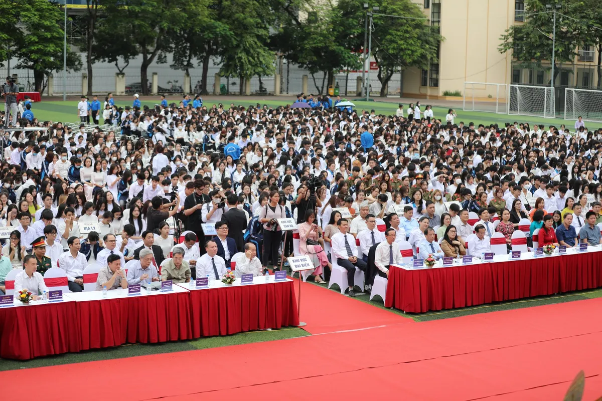 Hiệu trưởng Đại học Sư phạm nhắn nhủ sinh viên đừng đánh mất niềm tin - Ảnh 2.