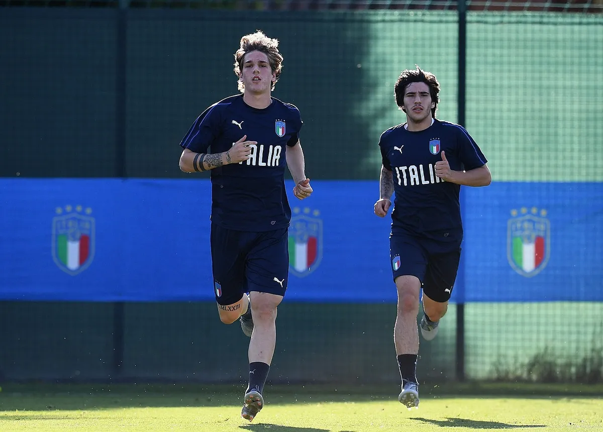 2 cầu thủ của ĐT Italia rời đội vì dính líu đến cá cược - Ảnh 1. 2 cầu thủ của ĐT Italia rời đội vì dính líu đến cá cược - Ảnh 1.